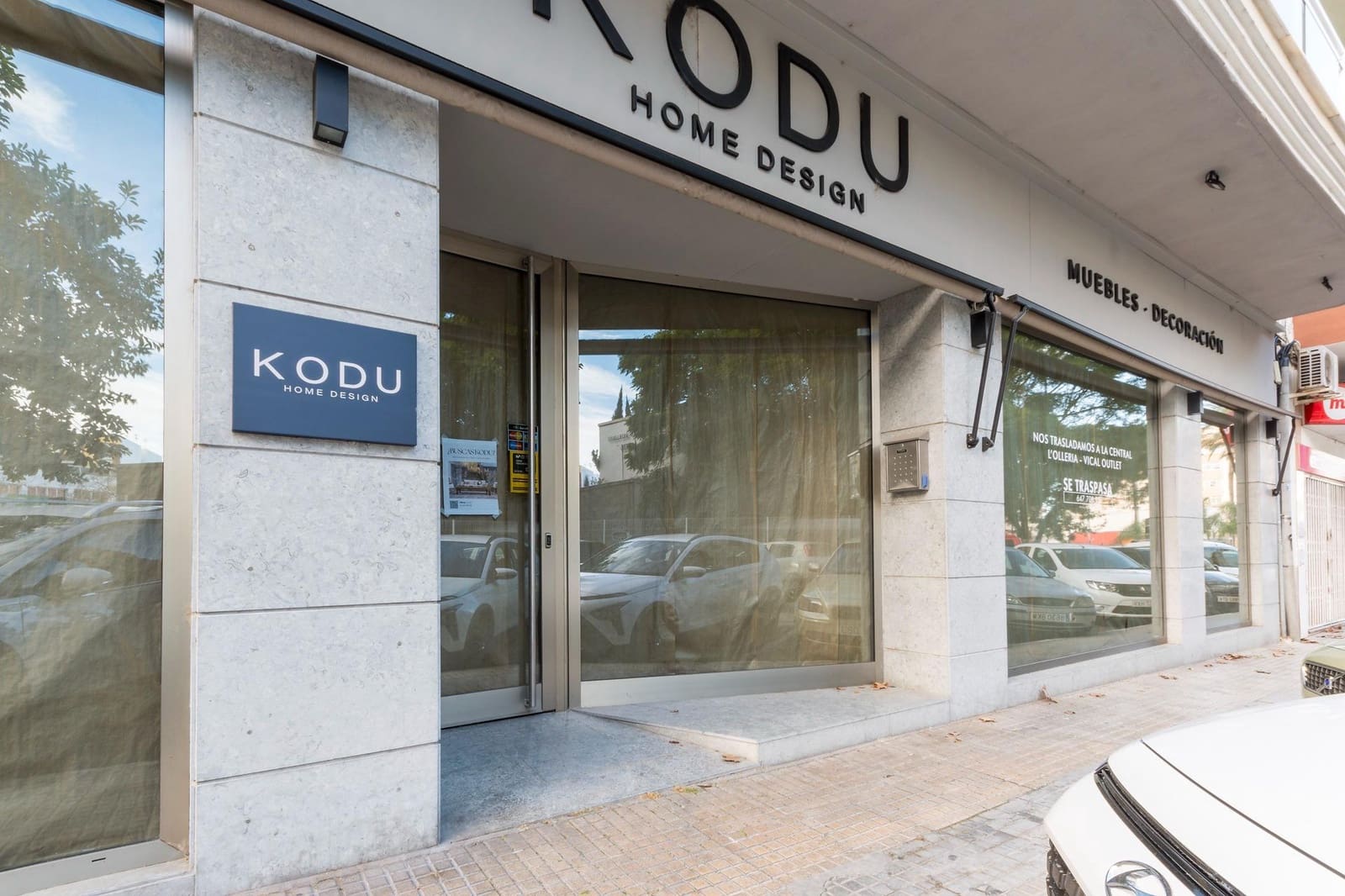 Kaupallinen myytävänä paikassa Oliva - 280 000 € (Ref: 9555993)