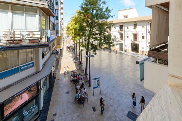 4 bedroom Flat for sale in Gandia with garage - € 285,000 (Ref: 9627714)