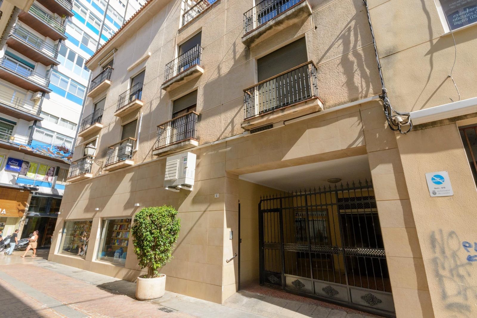 4 bedroom Flat for sale in Gandia with garage - € 285,000 (Ref: 9627714)