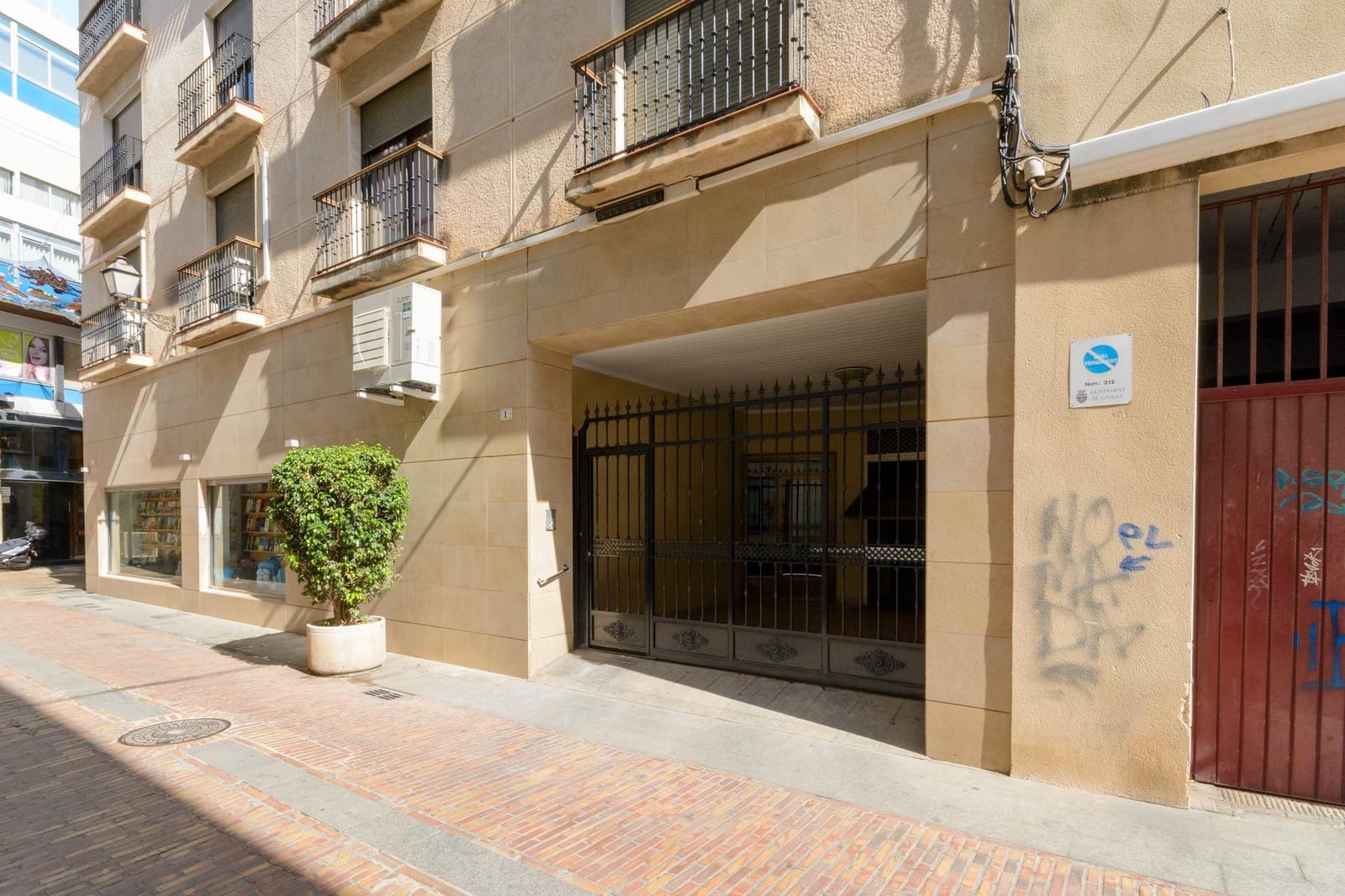 4 bedroom Flat for sale in Gandia with garage - € 285,000 (Ref: 9627714)