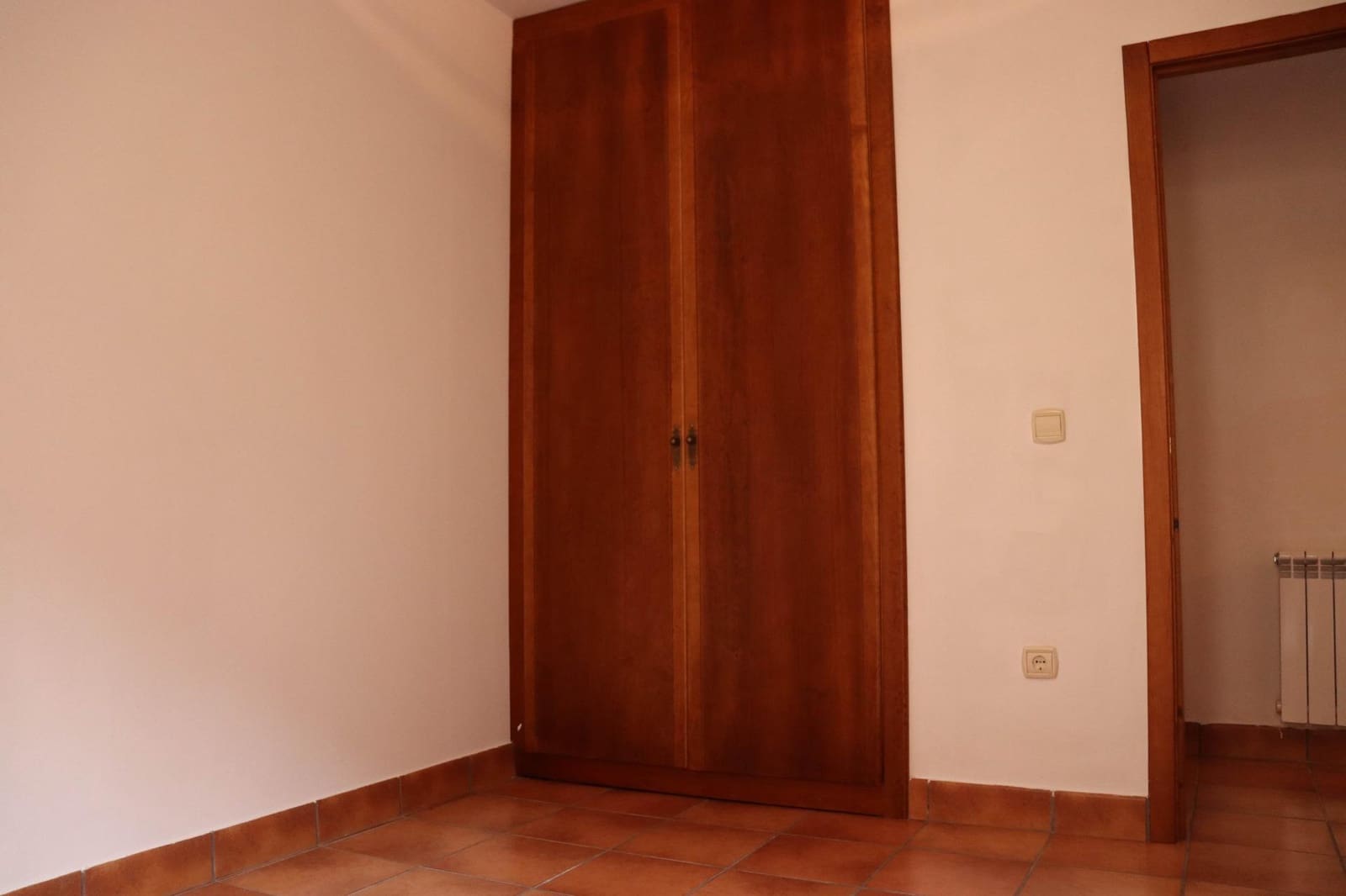 2 slaapkamer Flat te koop in Camarena de la Sierra met garage - € 89.900 (Ref: 9656209)