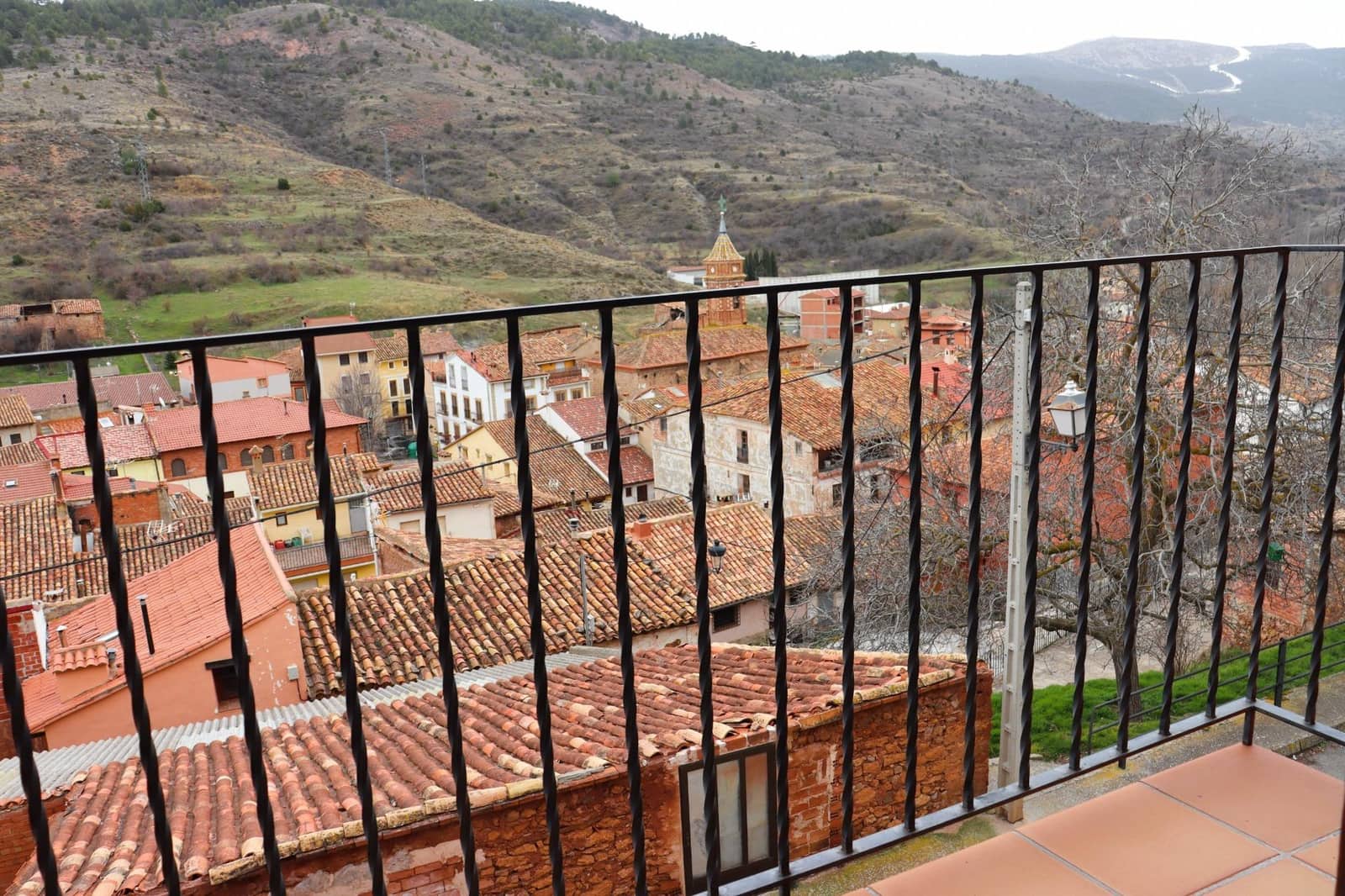 2 slaapkamer Flat te koop in Camarena de la Sierra met garage - € 89.900 (Ref: 9656209)