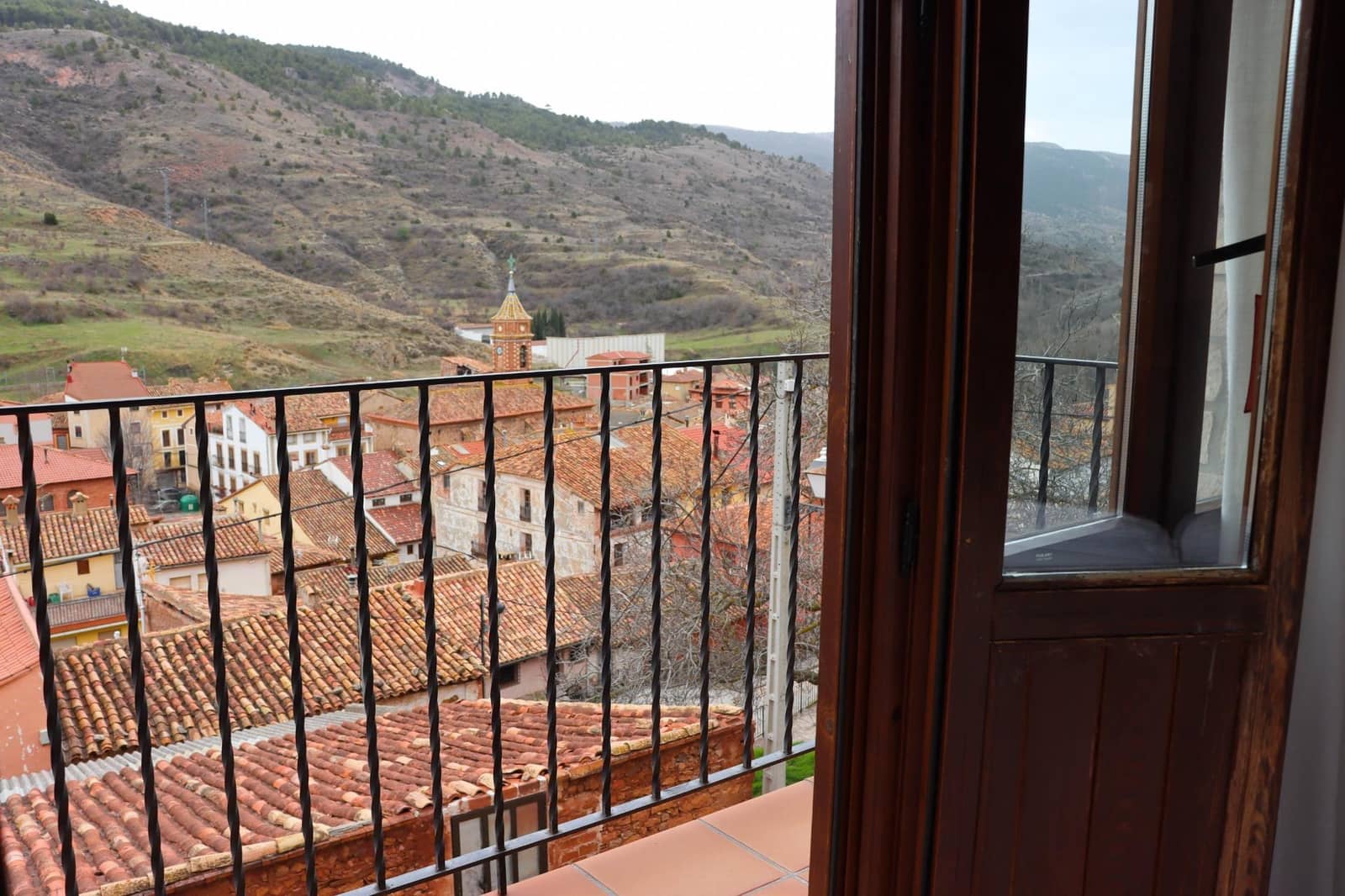 2 slaapkamer Flat te koop in Camarena de la Sierra met garage - € 89.900 (Ref: 9656209)