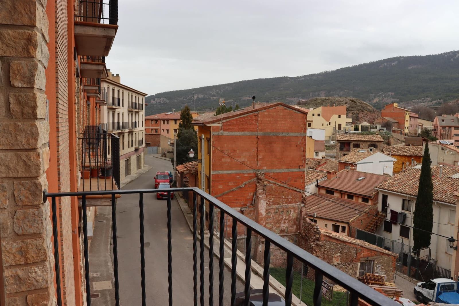 2 slaapkamer Flat te koop in Camarena de la Sierra met garage - € 89.900 (Ref: 9656209)