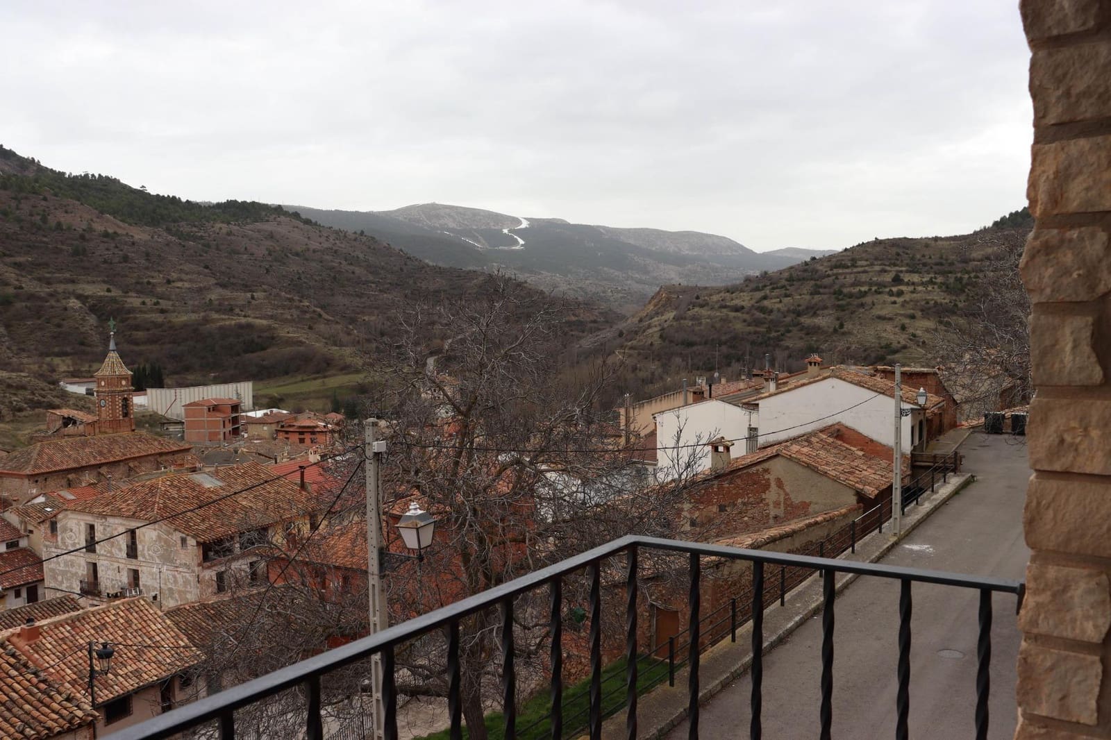 2 slaapkamer Flat te koop in Camarena de la Sierra met garage - € 89.900 (Ref: 9656209)