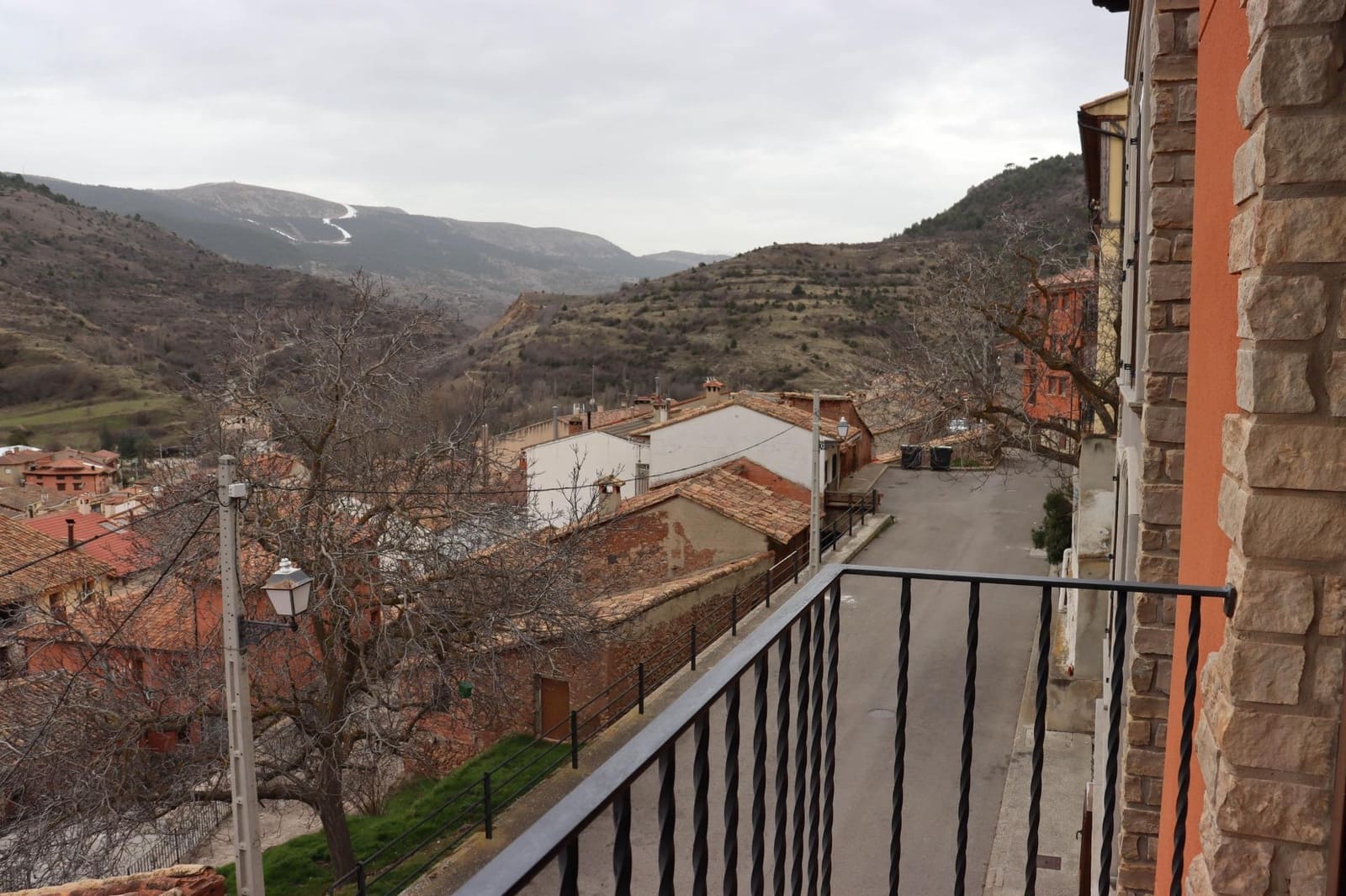 2 slaapkamer Flat te koop in Camarena de la Sierra met garage - € 89.900 (Ref: 9656209)