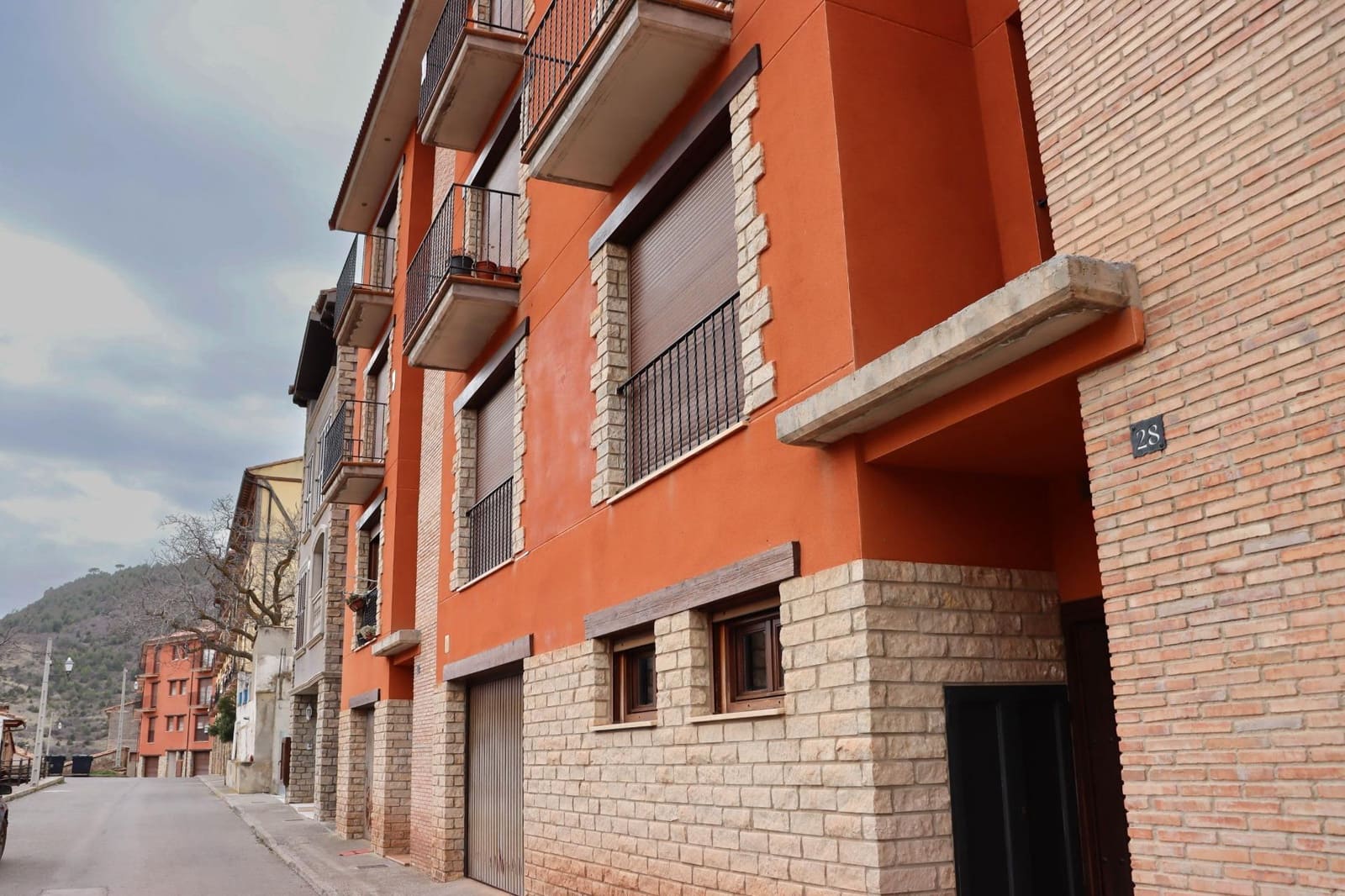 2 bedroom Flat for sale in Camarena de la Sierra with garage - € 89,900 (Ref: 9656209)