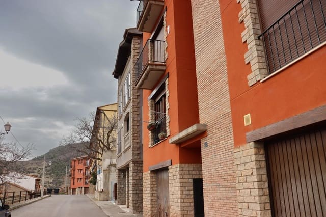 2 soveværelse Lejlighed til salg i Camarena de la Sierra med garage - € 89.900 (Ref: 9656209)