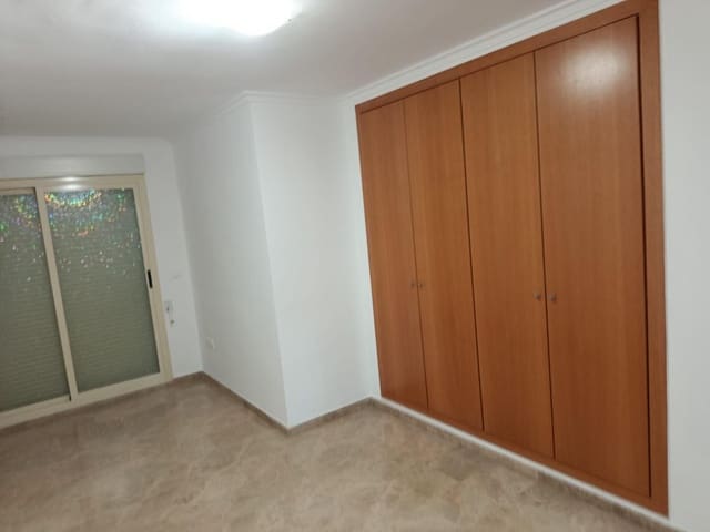 3 soveværelse Lejlighed til leje i Gandia - € 750 (Ref: 9659557)