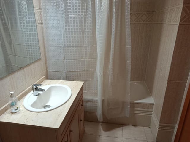 3 soveværelse Lejlighed til leje i Gandia - € 750 (Ref: 9659557)