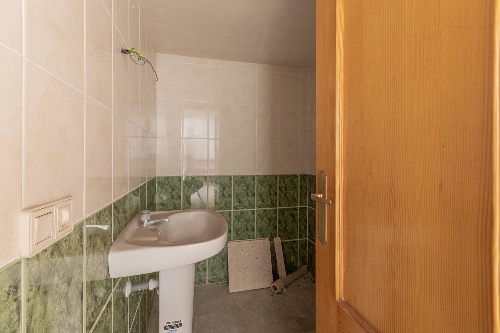 Commercial for sale in Gandia - € 100,000 (Ref: 9741847)