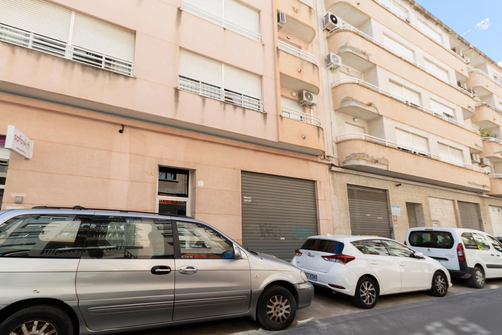 Commercial for sale in Gandia - € 100,000 (Ref: 9741847)