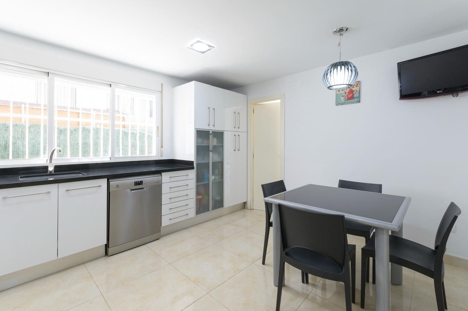 3 bedroom Apartment for sale in Gandia with garage - € 330,000 (Ref: 9833792)