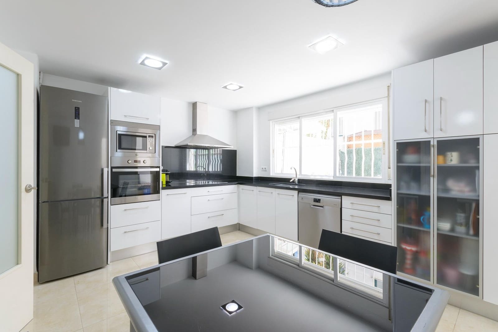 3 bedroom Apartment for sale in Gandia with garage - € 330,000 (Ref: 9833792)