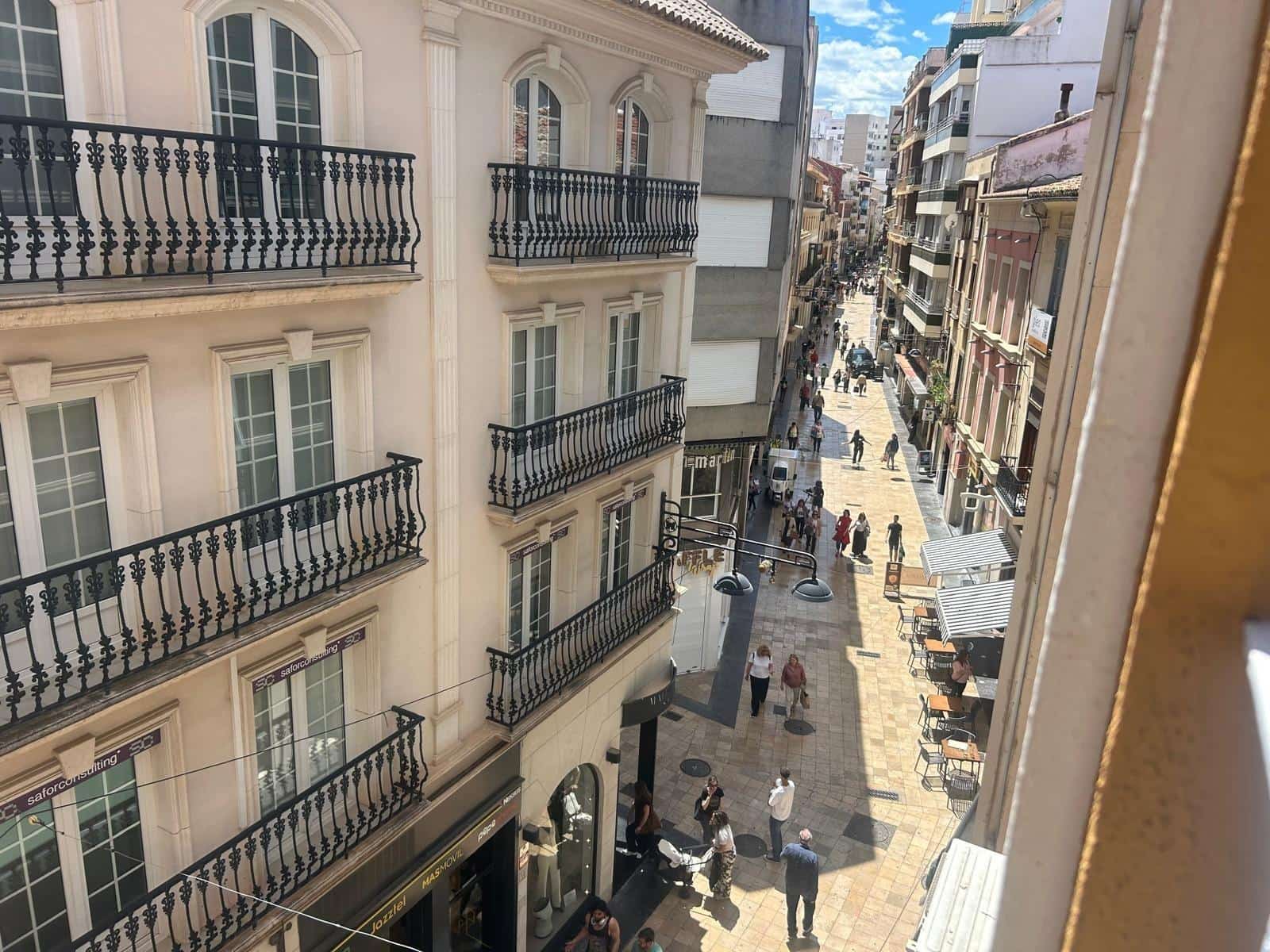Office for rent in Gandia - € 500 (Ref: 9836443)