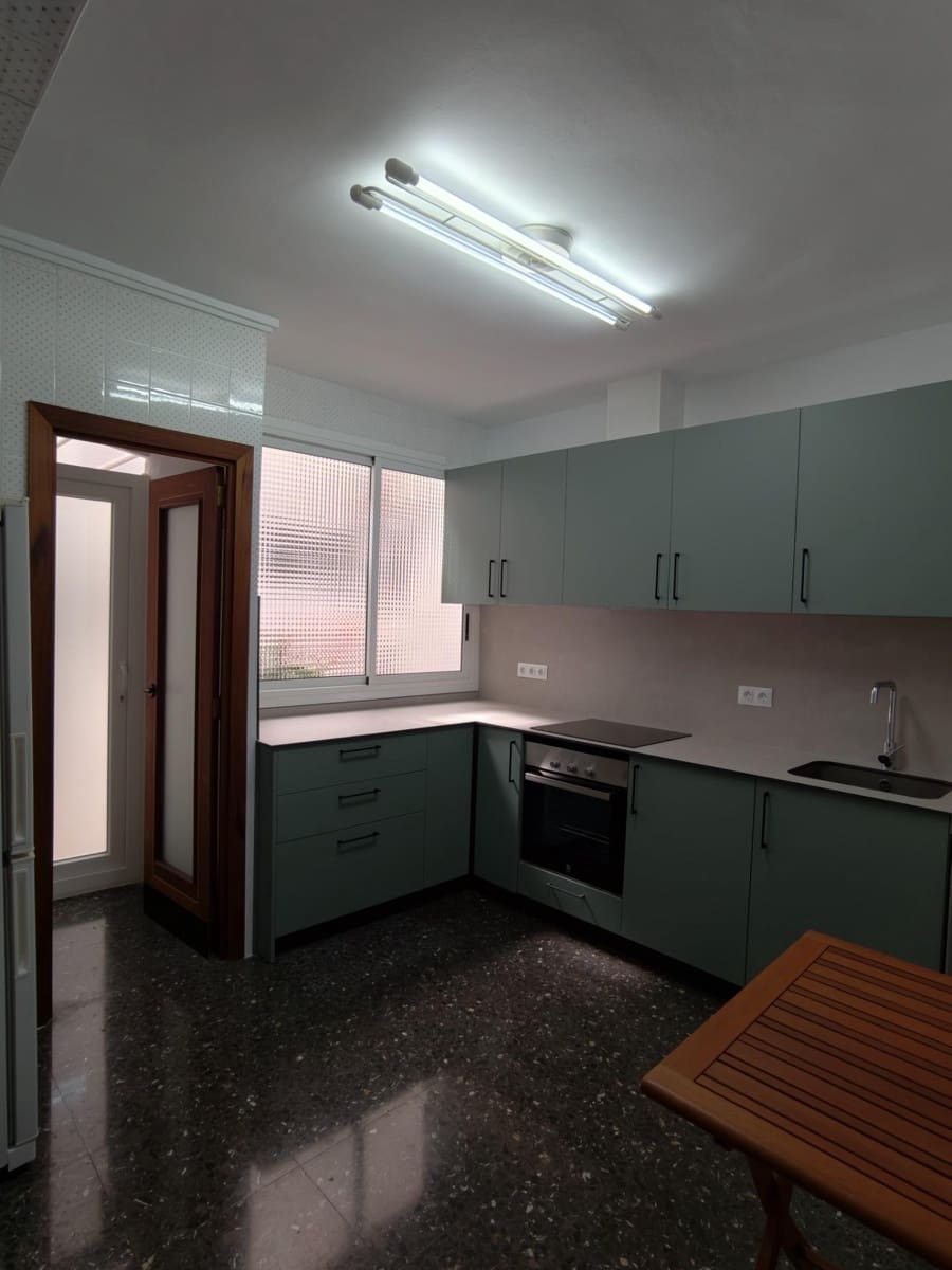 3 bedroom Flat for rent in Gandia - € 700 (Ref: 9843621)