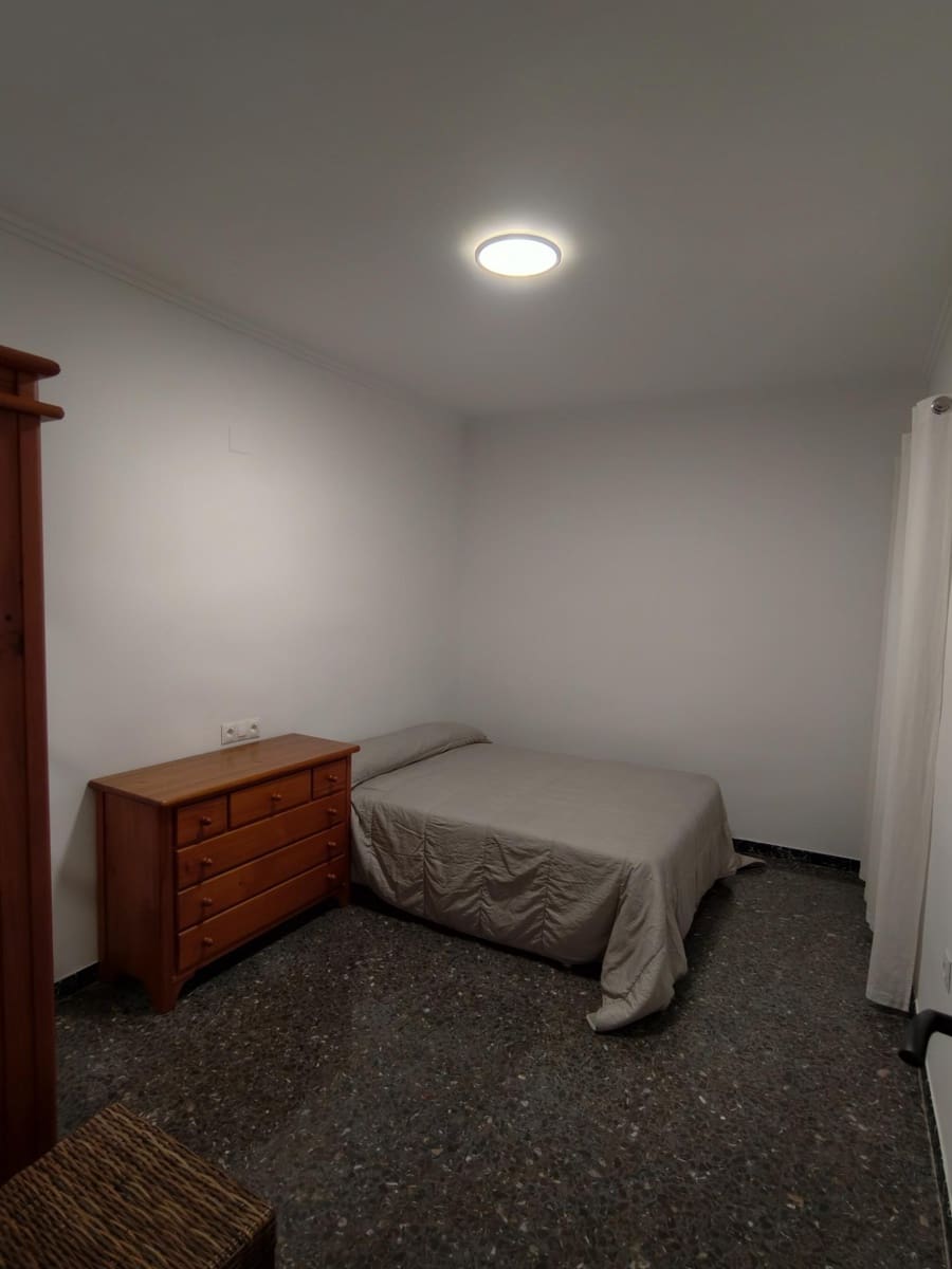 3 bedroom Flat for rent in Gandia - € 700 (Ref: 9843621)