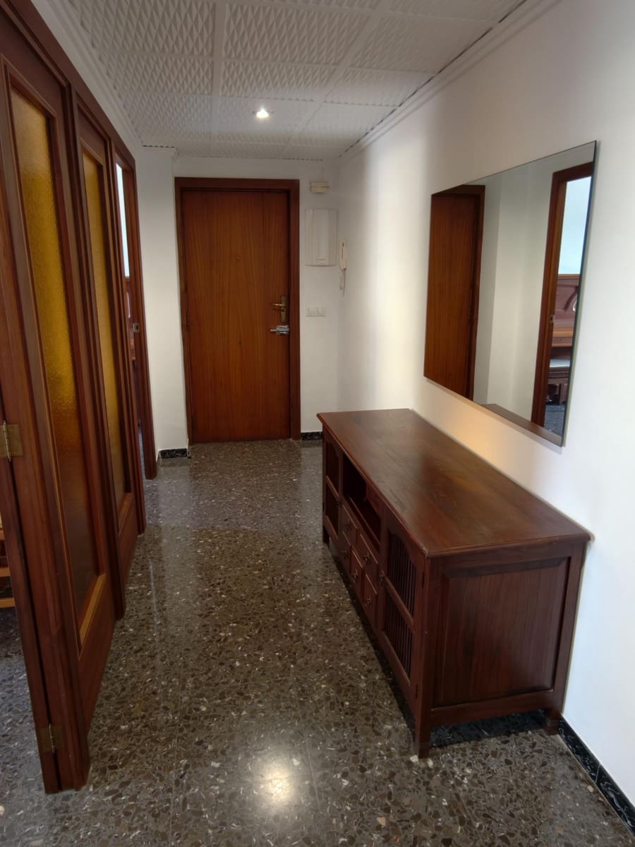 3 bedroom Flat for rent in Gandia - € 700 (Ref: 9843621)