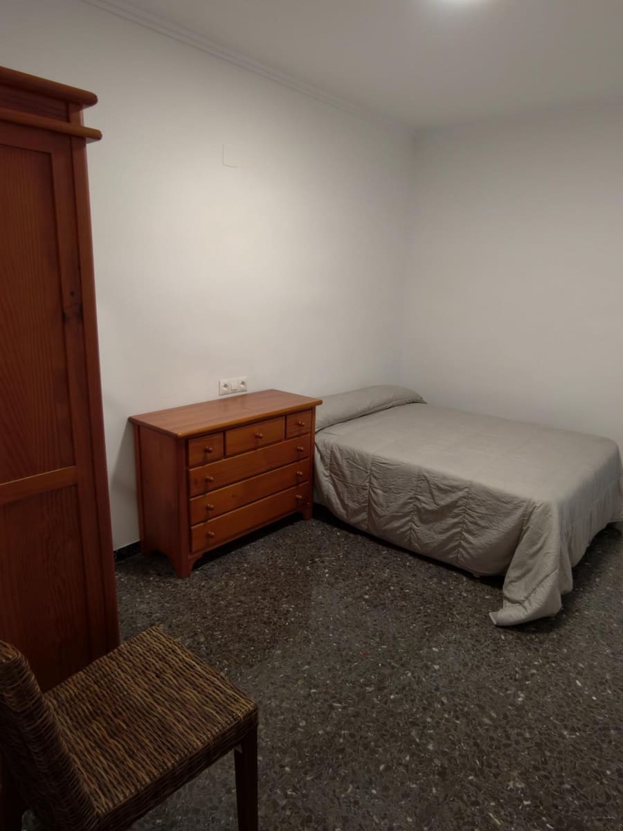 3 bedroom Flat for rent in Gandia - € 700 (Ref: 9843621)