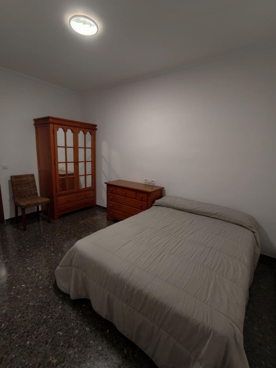 3 bedroom Flat for rent in Gandia - € 700 (Ref: 9843621)