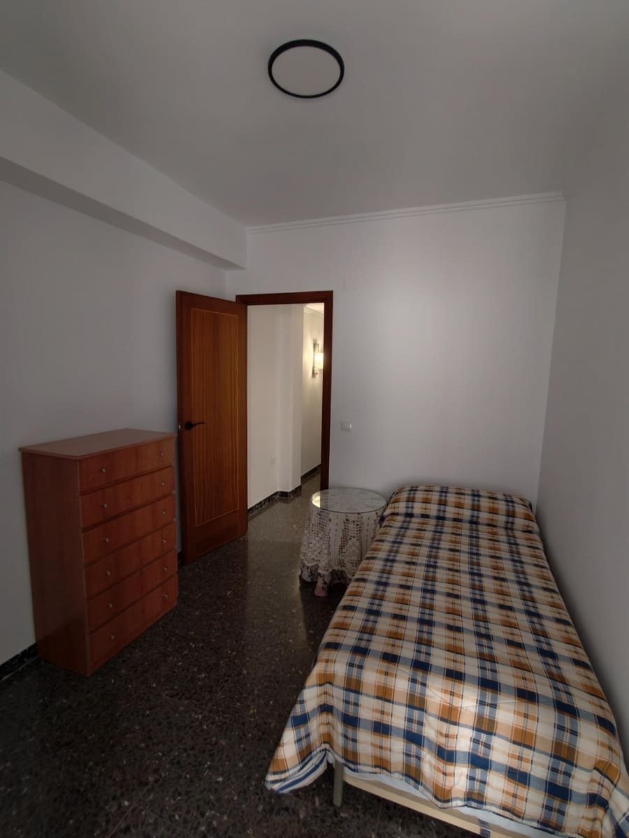 3 bedroom Flat for rent in Gandia - € 700 (Ref: 9843621)