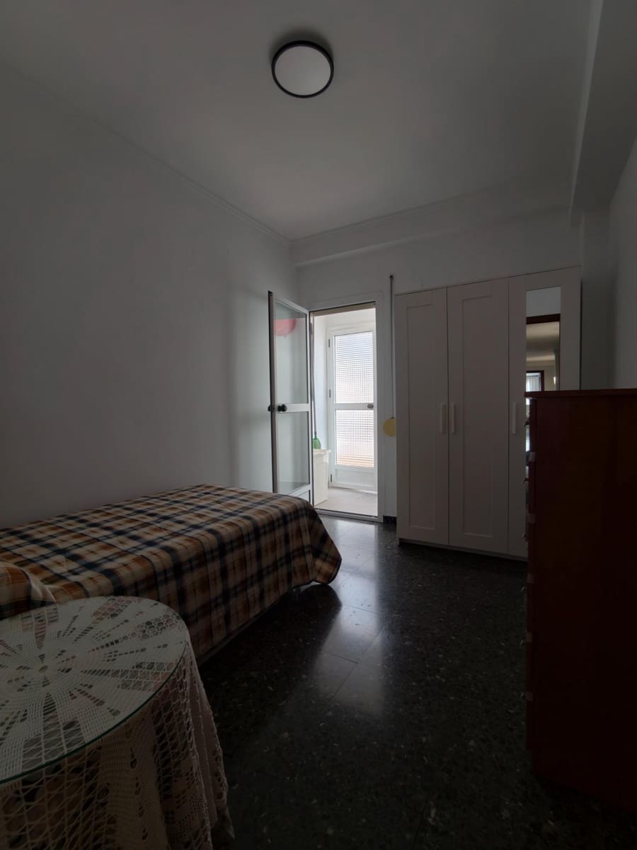 3 bedroom Flat for rent in Gandia - € 700 (Ref: 9843621)