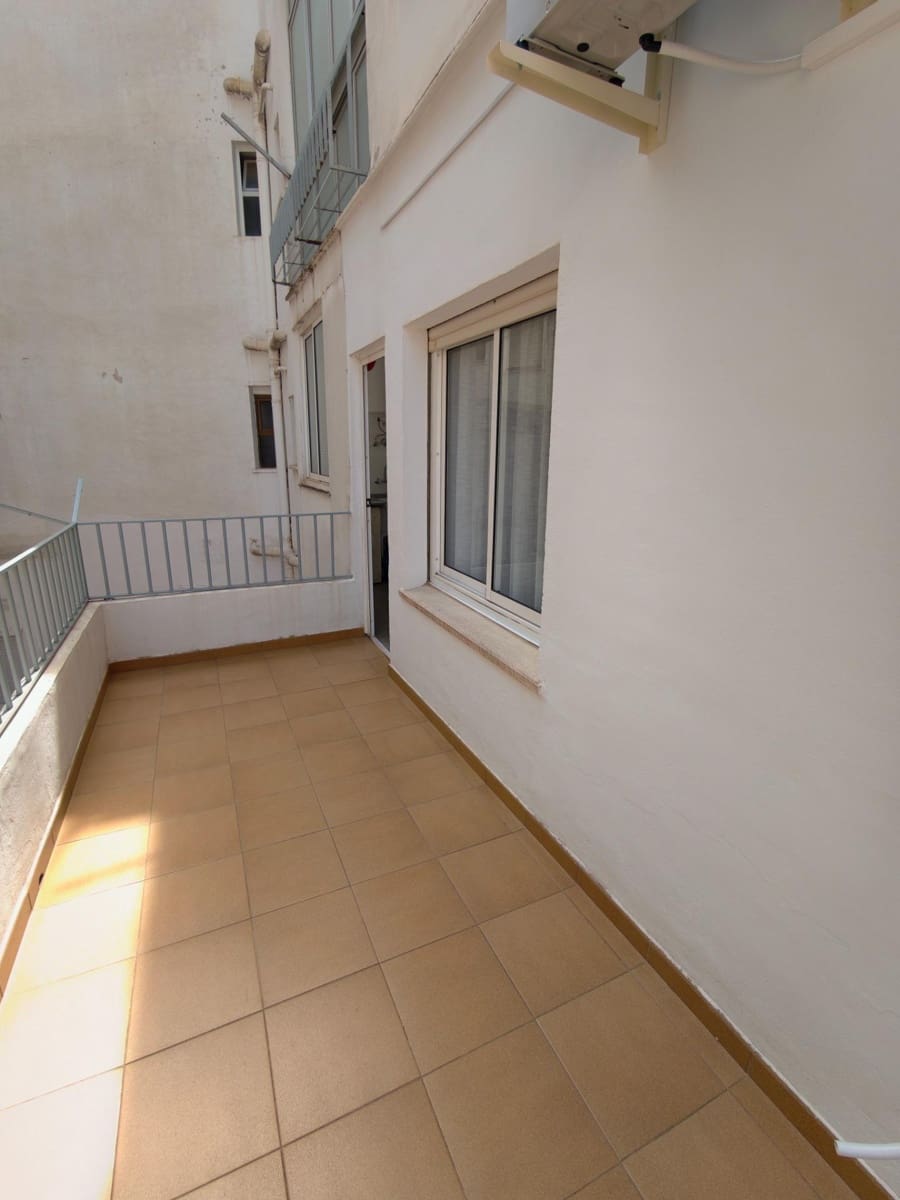 3 bedroom Flat for rent in Gandia - € 700 (Ref: 9843621)