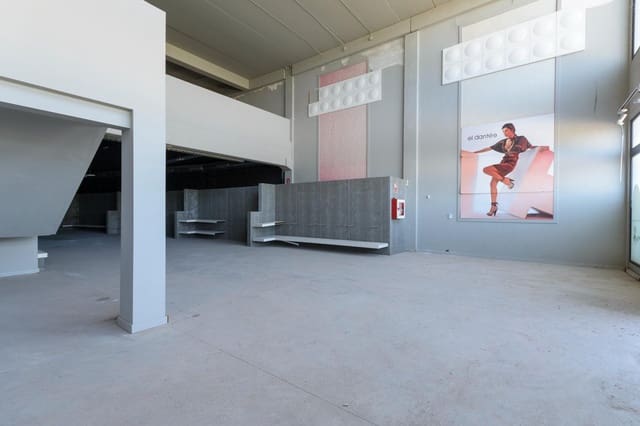 Comercial para venda em Gandia - 650 000 € (Ref: 9876567)