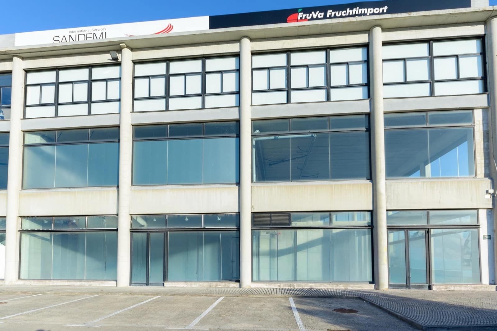 Commercial for sale in Gandia - € 650,000 (Ref: 9876567)