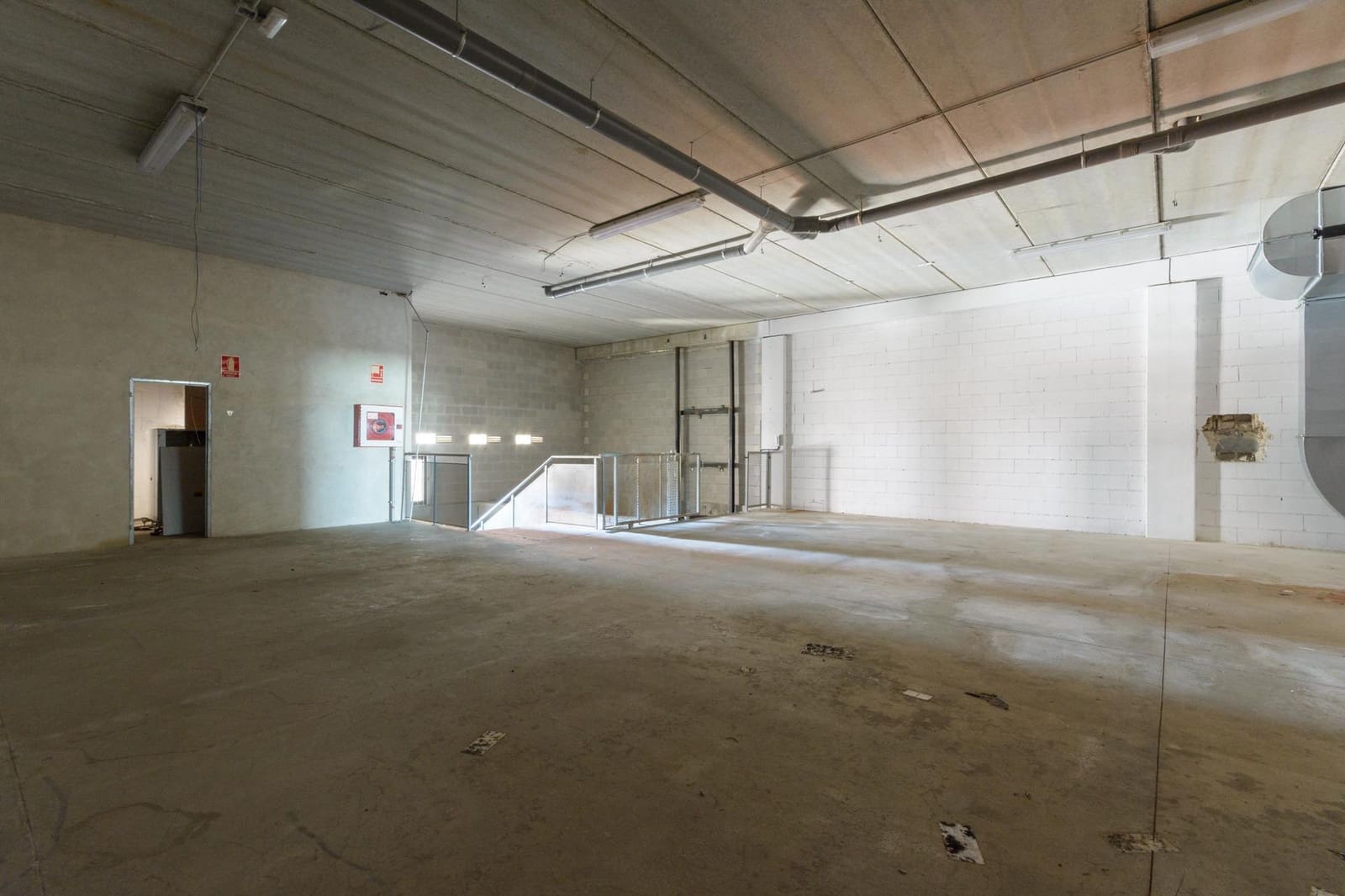 Commercial for sale in Gandia - € 650,000 (Ref: 9876567)