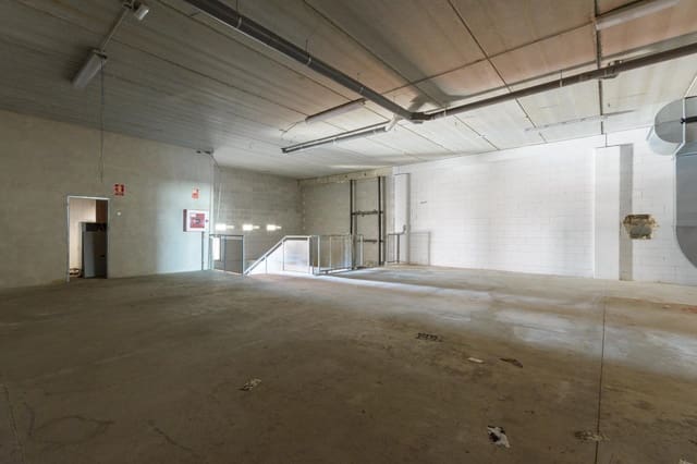 Comercial para venda em Gandia - 650 000 € (Ref: 9876567)