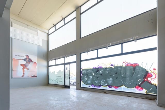 Comercial para venda em Gandia - 650 000 € (Ref: 9876567)