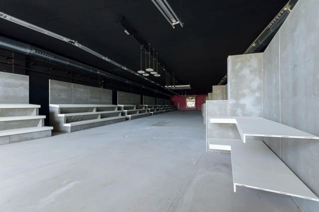 Comercial para venda em Gandia - 650 000 € (Ref: 9876567)