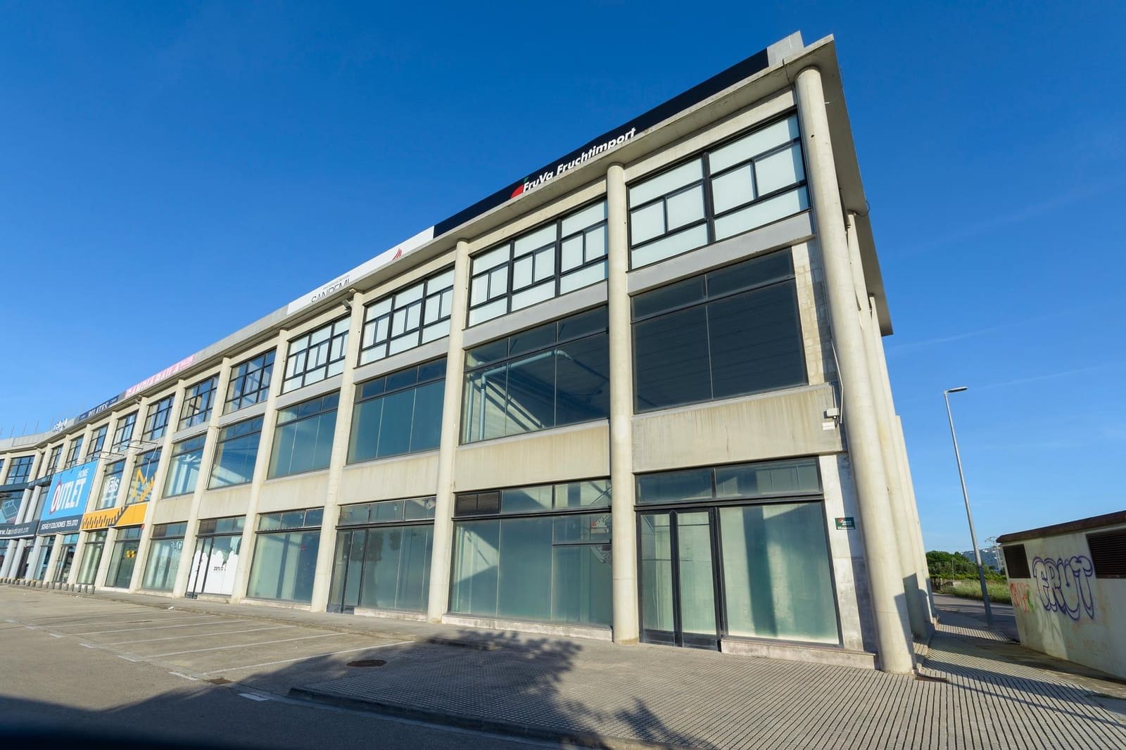 Commercial for sale in Gandia - € 650,000 (Ref: 9876567)