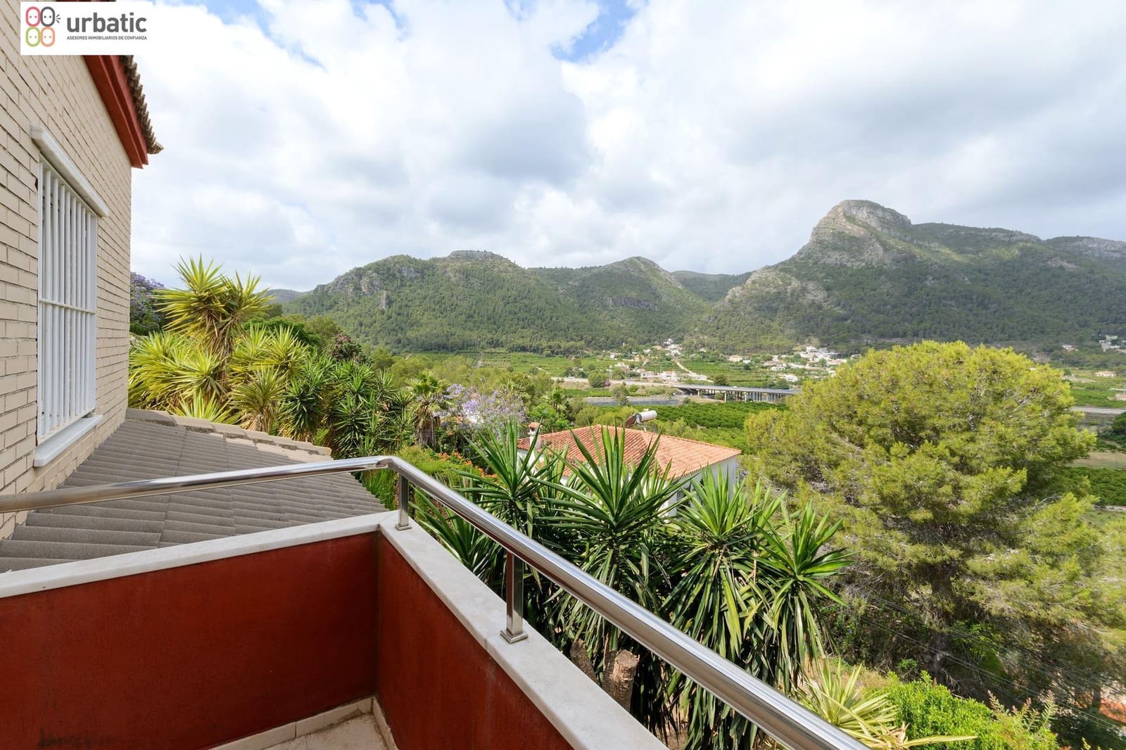 4 Zimmer Villa zu verkaufen in Gandia mit Garage - 415.000 € (Ref: 9882032)
