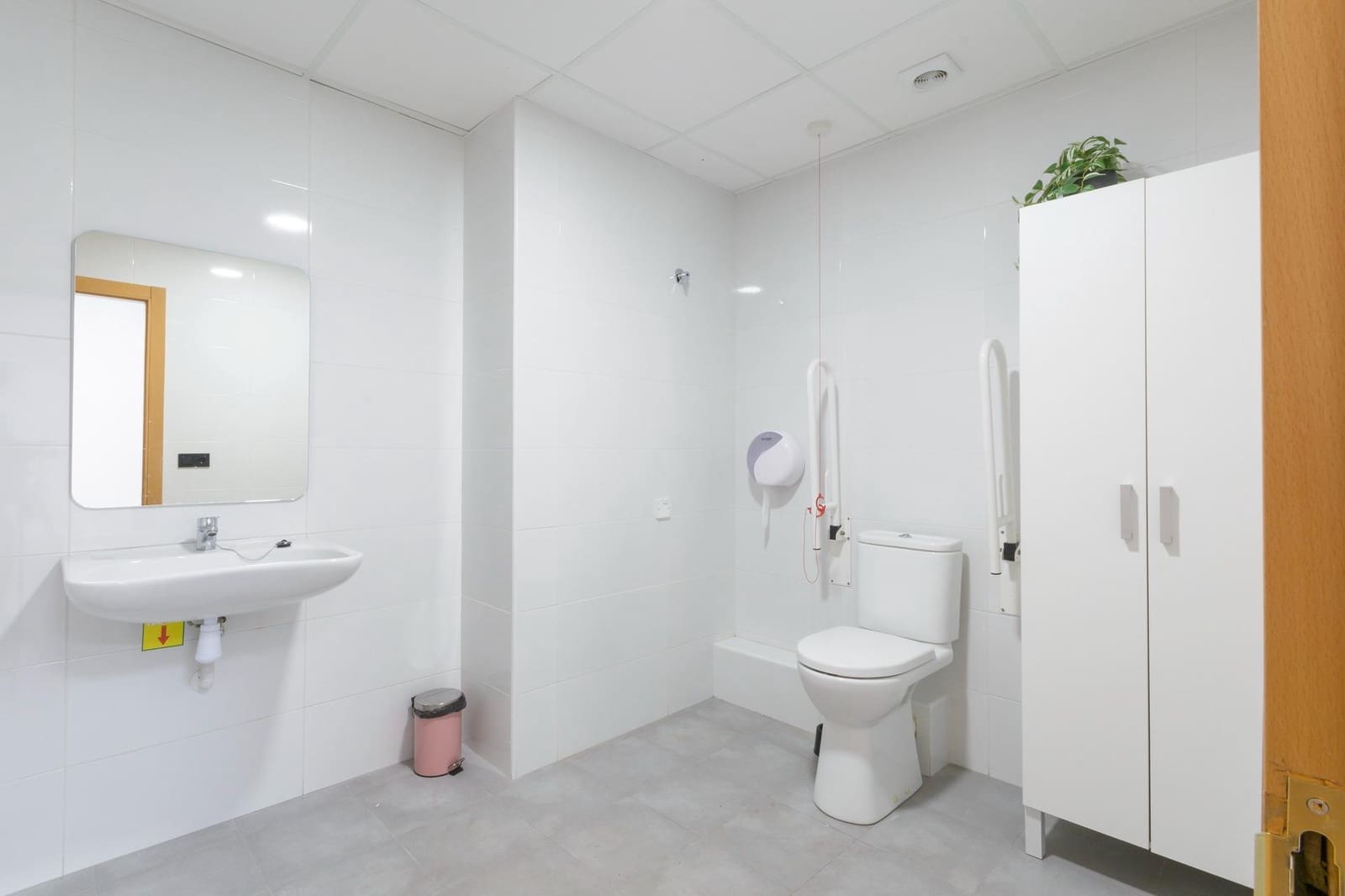 5 camera da letto Ufficio da affittare in Gandia - 300 € (Rif: 9892495)