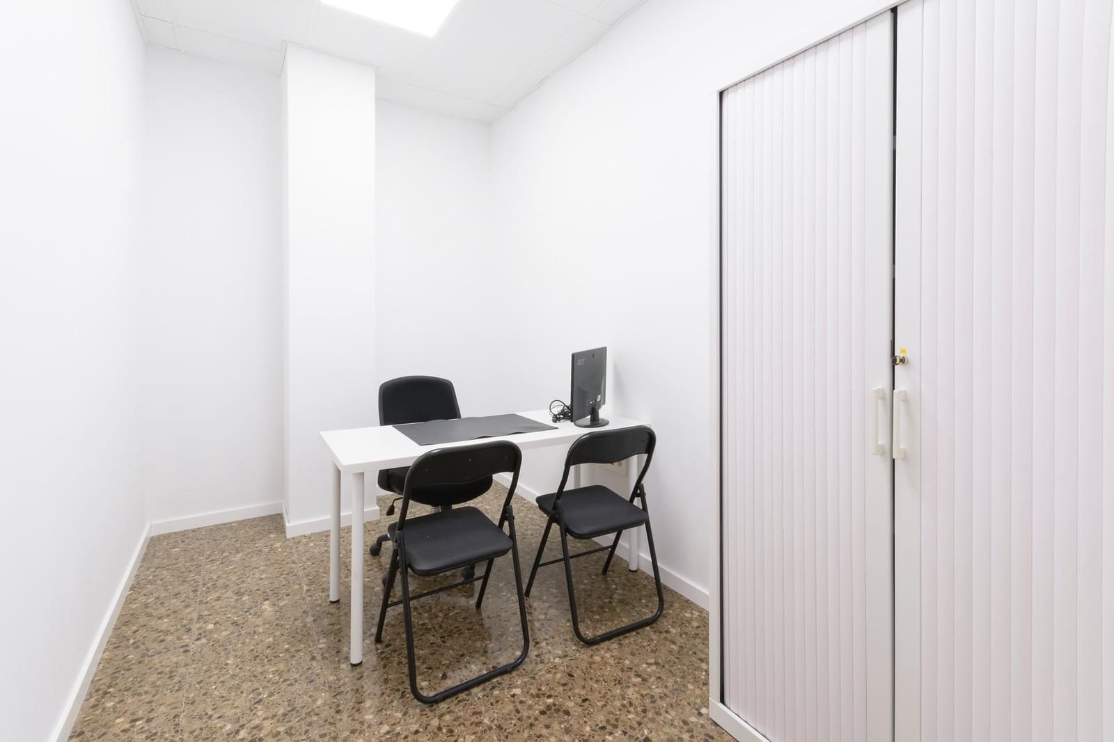 5 camera da letto Ufficio da affittare in Gandia - 300 € (Rif: 9892495)