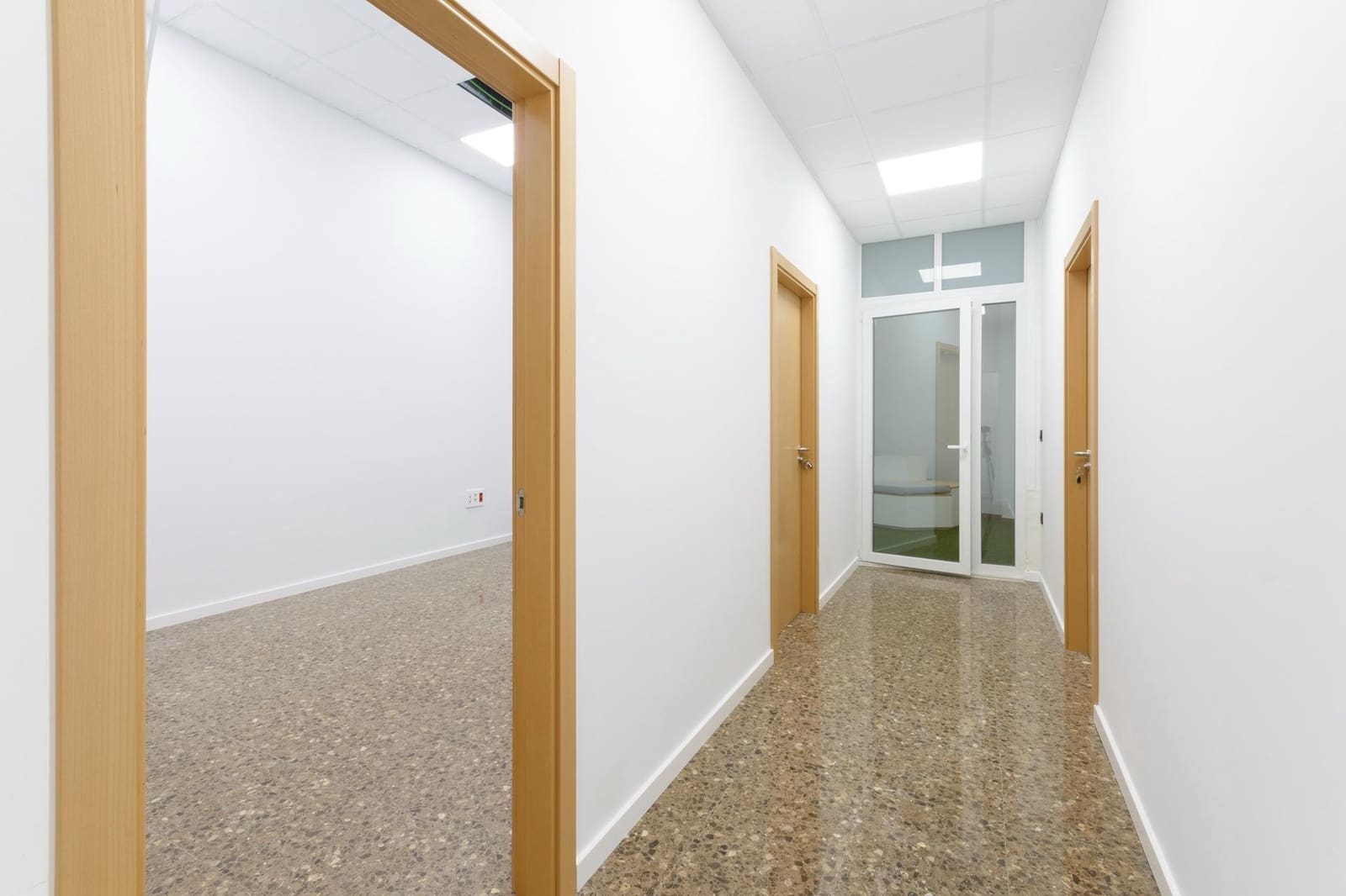 5 camera da letto Ufficio da affittare in Gandia - 300 € (Rif: 9892495)