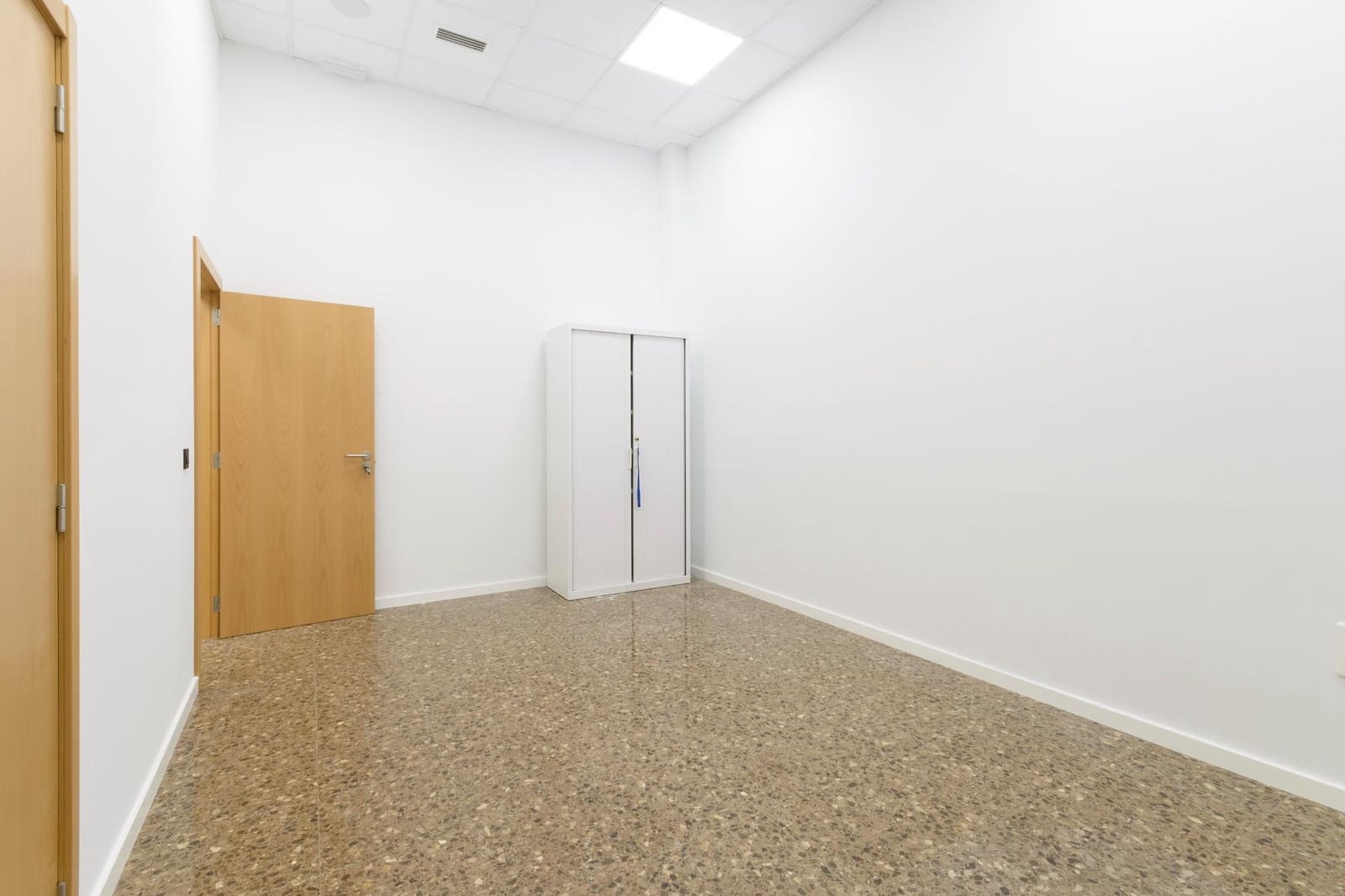 5 camera da letto Ufficio da affittare in Gandia - 300 € (Rif: 9892495)