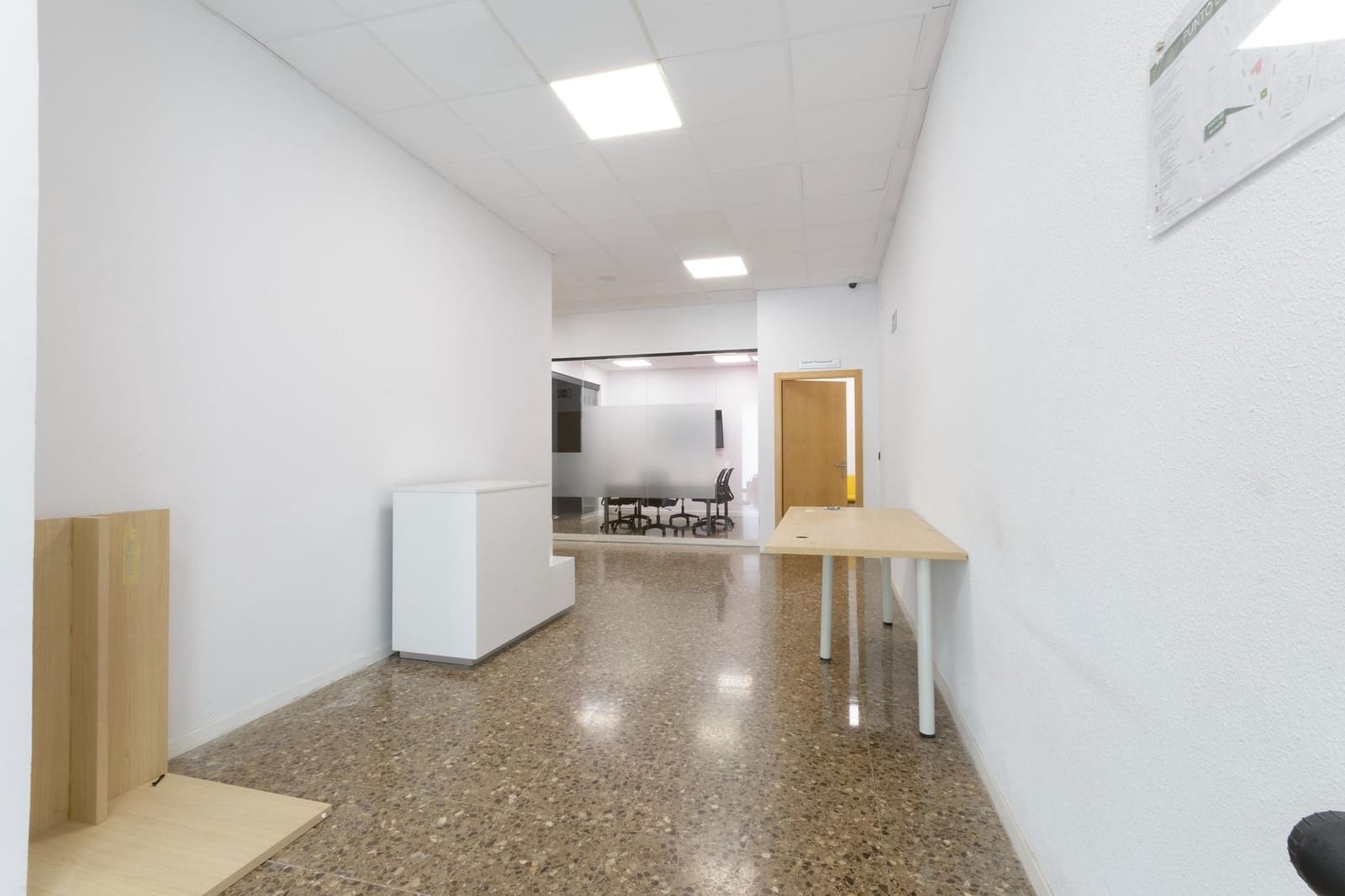 5 quarto Escritório para arrendar em Gandia - 300 € (Ref: 9892495)