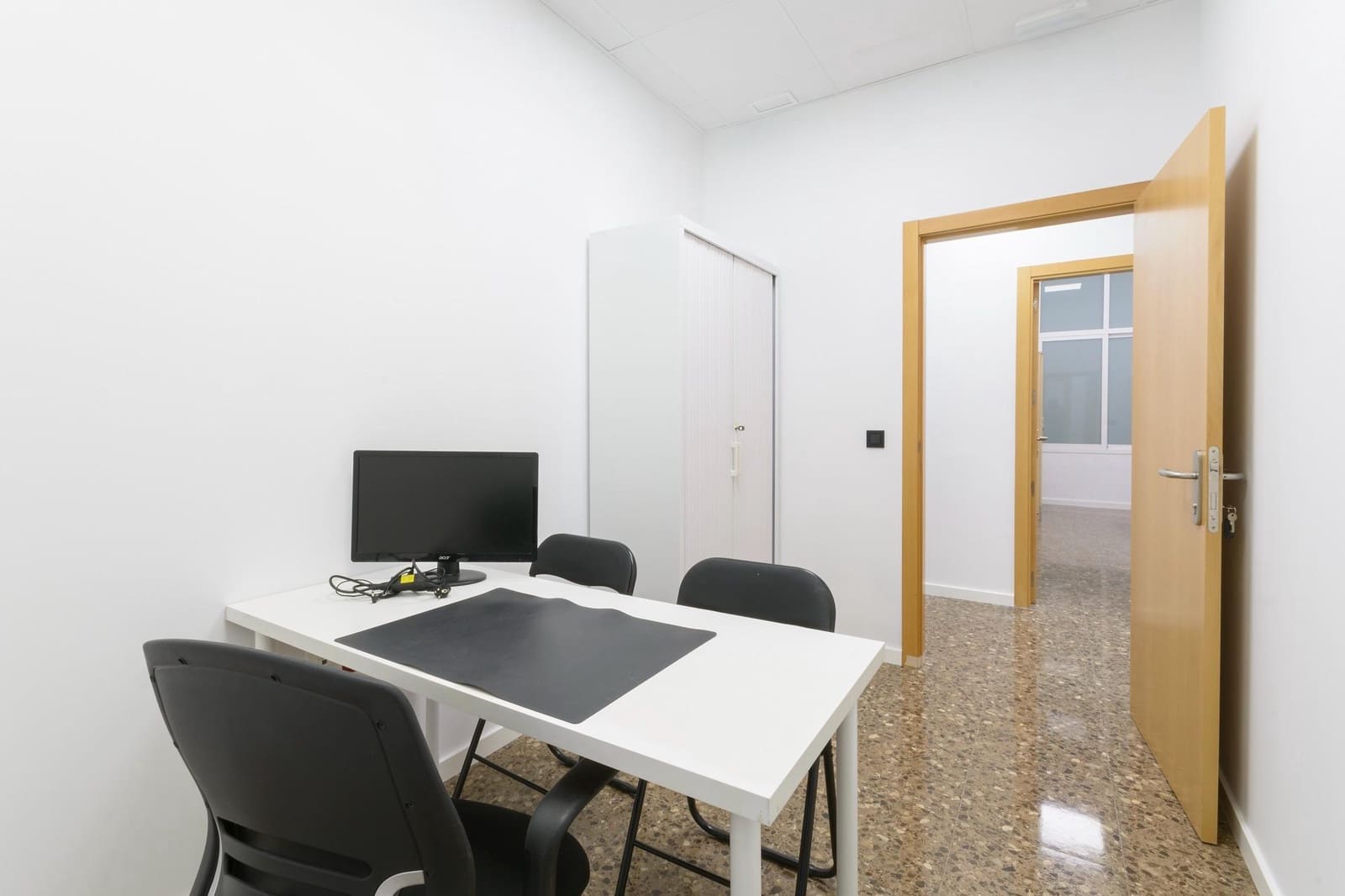 5 quarto Escritório para arrendar em Gandia - 300 € (Ref: 9892495)