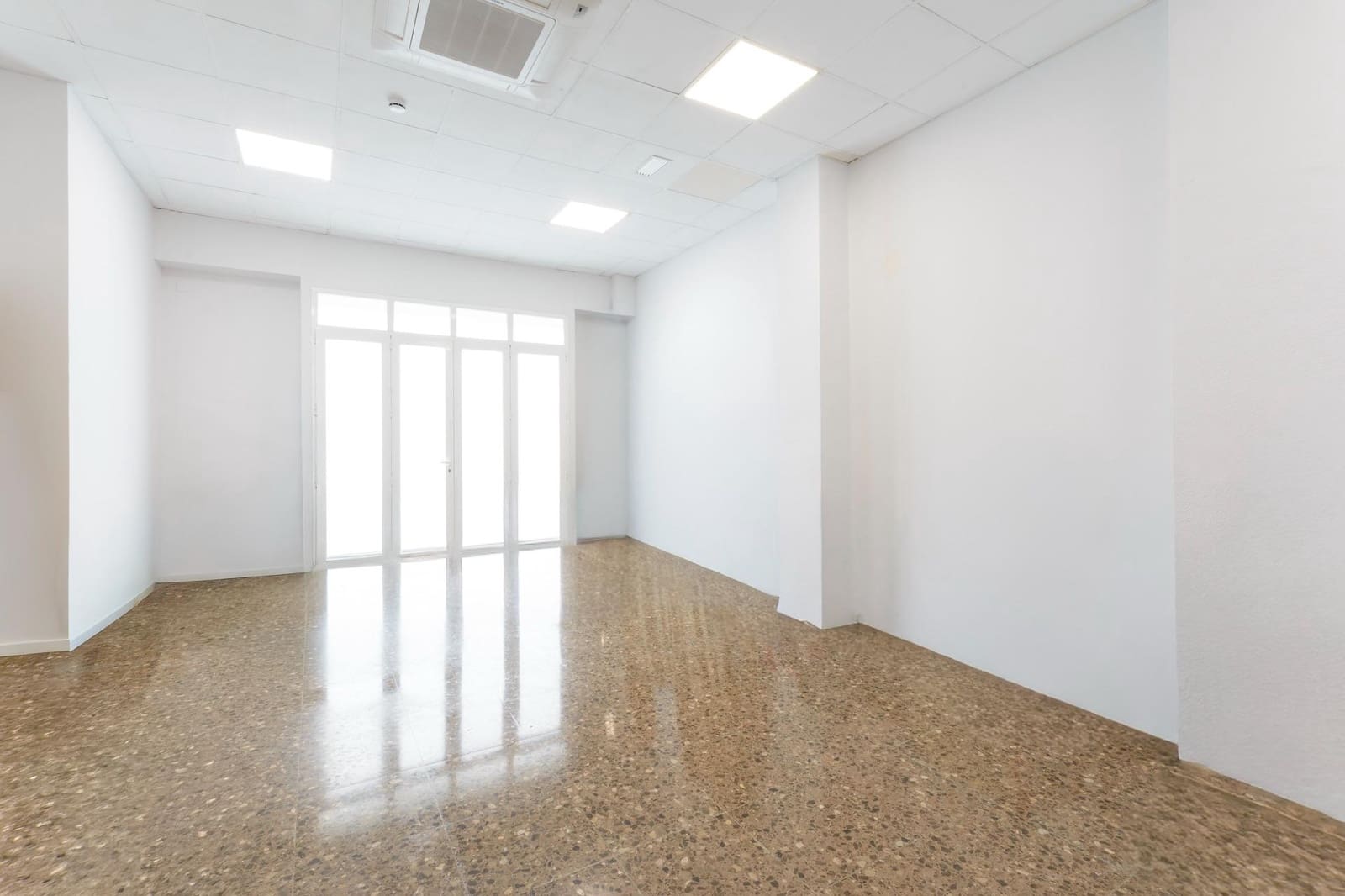 5 quarto Escritório para arrendar em Gandia - 300 € (Ref: 9892495)