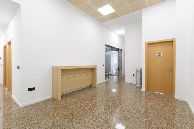 Oficina de 5 habitaciones en Gandia en alquiler - 300 € (Ref: 9892495)