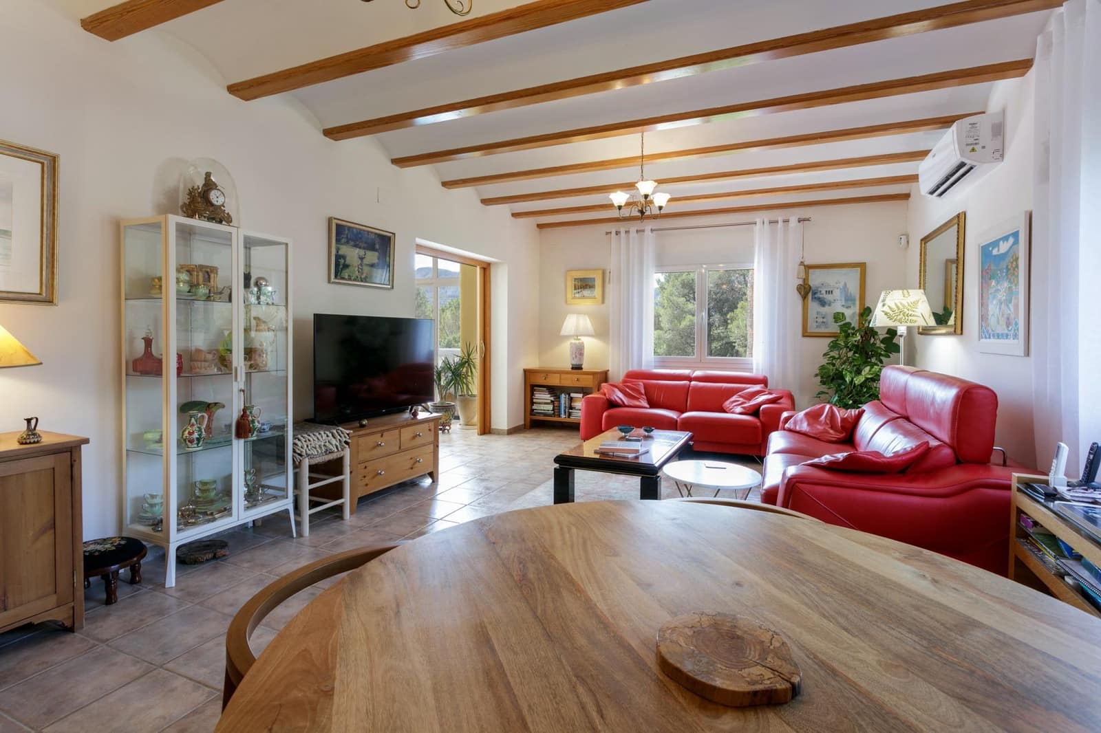 6 sypialnia Willa na sprzedaż w La Drova z basenem garażem - 565 000 € (Ref: 9940077)