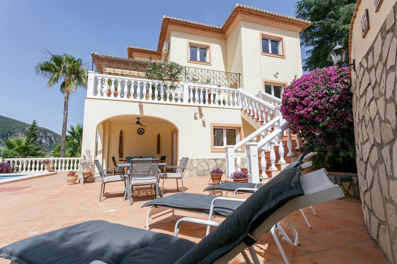 6 sypialnia Willa na sprzedaż w La Drova z basenem garażem - 565 000 € (Ref: 9940077)