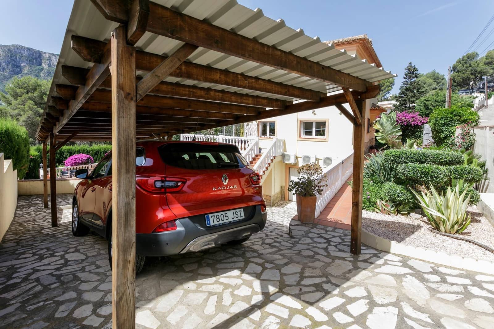 6 sypialnia Willa na sprzedaż w La Drova z basenem garażem - 565 000 € (Ref: 9940077)