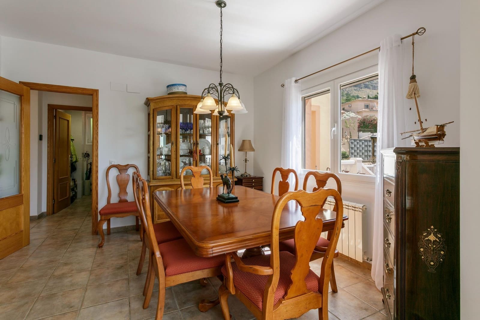 6 sypialnia Willa na sprzedaż w La Drova z basenem garażem - 565 000 € (Ref: 9940077)