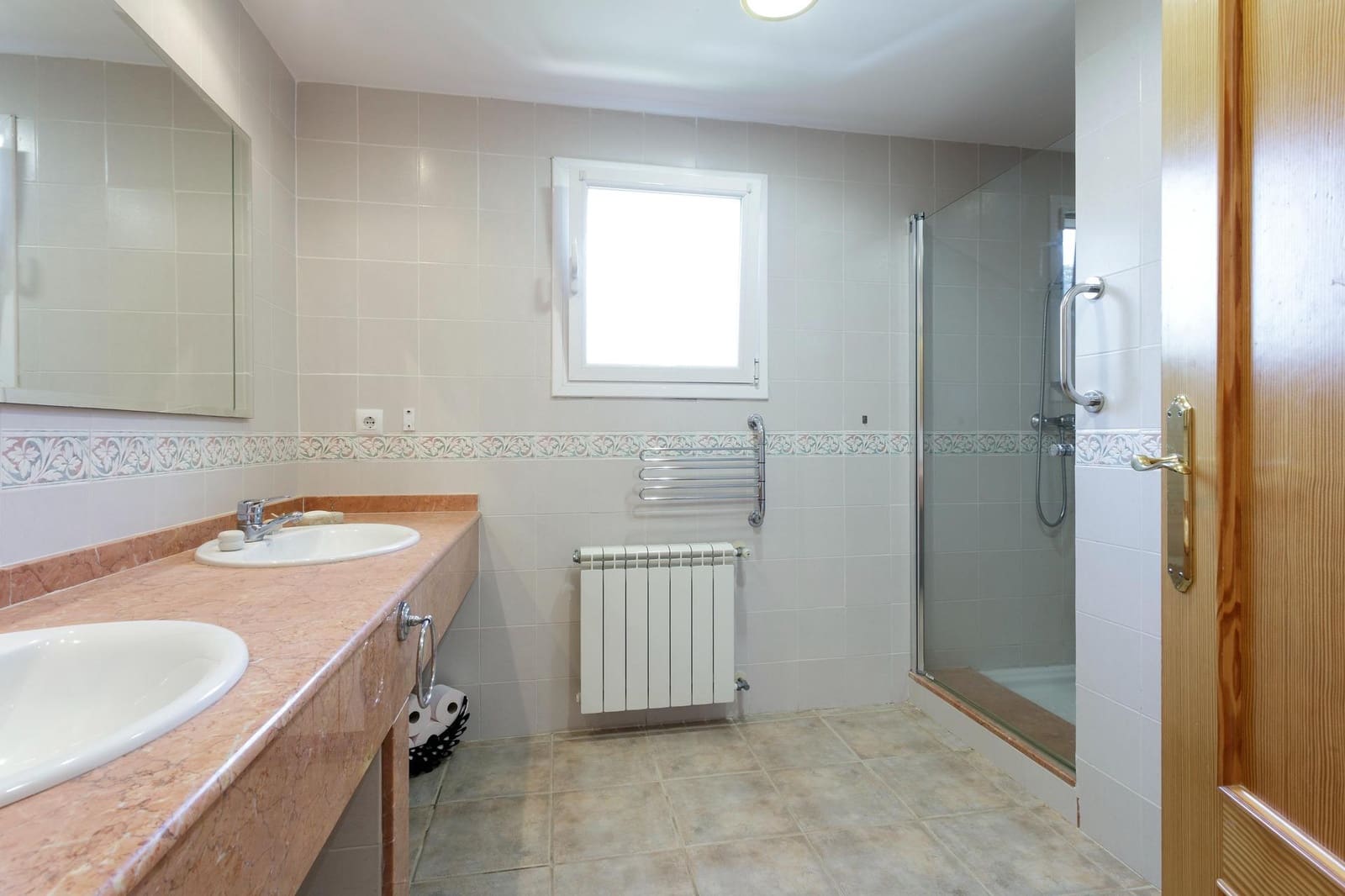 6 sypialnia Willa na sprzedaż w La Drova z basenem garażem - 565 000 € (Ref: 9940077)