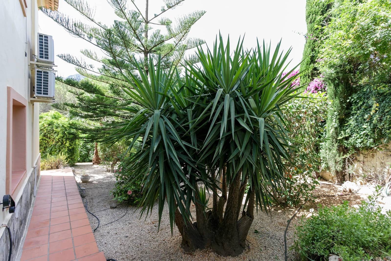 6 sypialnia Willa na sprzedaż w La Drova z basenem garażem - 565 000 € (Ref: 9940077)