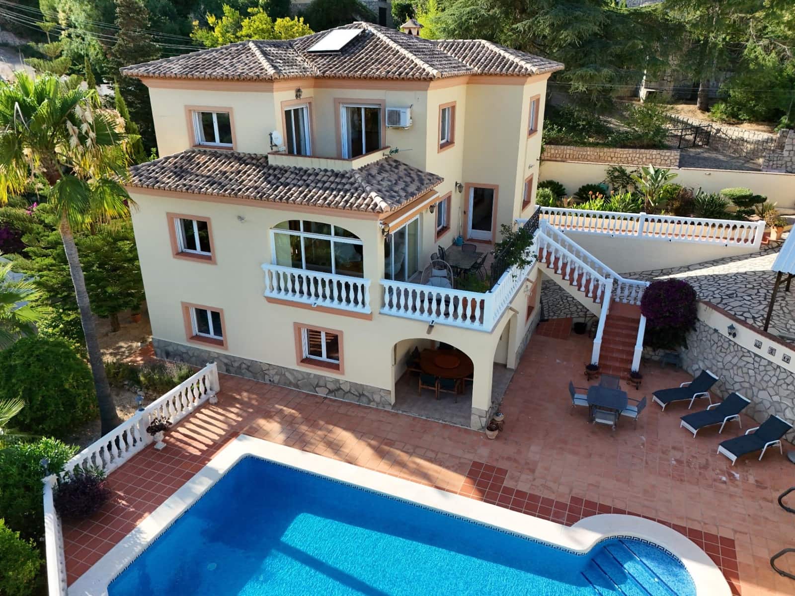 6 sypialnia Willa na sprzedaż w La Drova z basenem garażem - 565 000 € (Ref: 9940077)